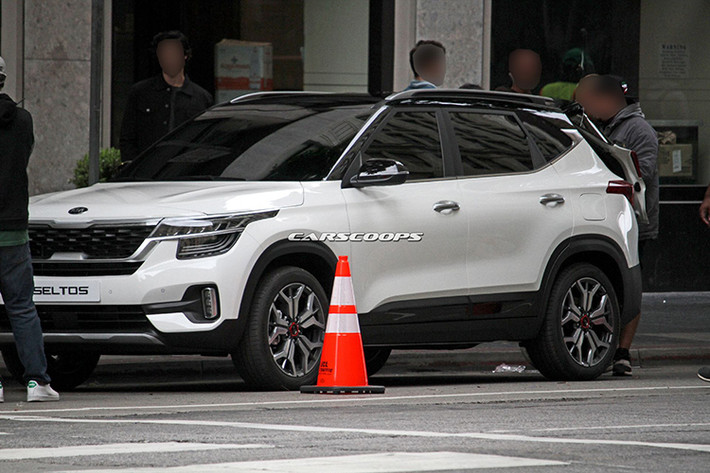 Phân khúc xe crossover/SUV gầm cao hiện nay đang được ưa chuộng trên toàn cầu và trở thành xu hướng mua xe mới, chính vì thế các hãng xe ôtô đã và đang cho ra đời nhiều dòng xe mới nhằm đáp ứng cho nhu cầu lớn từ thị trường, trong đó có Kia và Hyundai. Mẫu xe Kia Seltos 2020 mới đã nói lên điều đó.