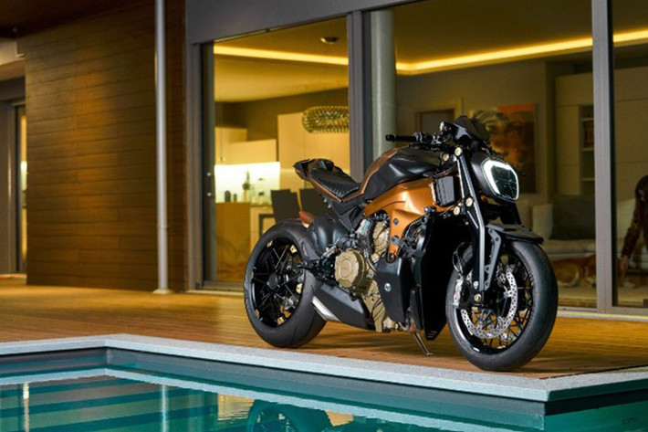 Mẫu siêu môtô Ducati V4 Penta được giới thiệu tại Triển lãm Motor Bike Expo 2019, được biết phiên bản độ tuyệt đẹp của Ducati Panigale V4 này sẽ được mở đơn đặt hàng cho khách hàng với số lượng giới hạn.
