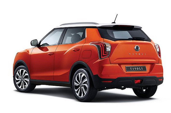 Ở phía sau, các thay đổi lớn nhất của chiếc Ssangyong Tivoli bản nâng cấp 2019 này là cửa hậu "gân guốc" hơn cùng cặp đèn hậu LED thời thượng. Và đương nhiên, Ssangyong cũng không quên thiết kế lại mâm xe.