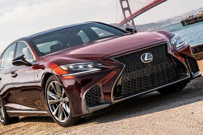 Mẫu xe sedan Lexus LS 2019 được thiết kế dựa trên cấu trúc xe sang toàn cầu mới GA-L, vốn phát triển cho chiếc coupe thể thao LC 500, mang đến trải nghiệm lái đầy hứng khởi và cảm giác êm ái (thấp hơn khoảng 25 mm, dài hơn 35 mm), kiểu dáng trường và đầm chắc hơn.