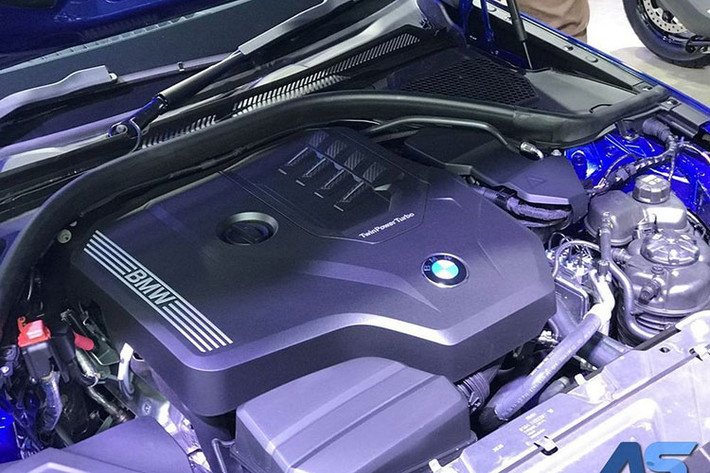 "Trái tim" của 3-Series 2019 tại thị trường Thái Lan sẽ bao gồm 2 tuỳ chọn động cơ cho 2 phiên bản khác nhau. Cụ thể, phiên bản 320d Sport 2019 sử dụng khối động cơ dầu I4 2.0L cho công suất tối đa 190 mã lực và 400 Nm mô-men xoắn. Phiên bản 320d Sport có thể tăng tốc từ 0 - 100 km/h chỉ với 6,8 giây và đạt vận tốc tối đa 240 km/h.