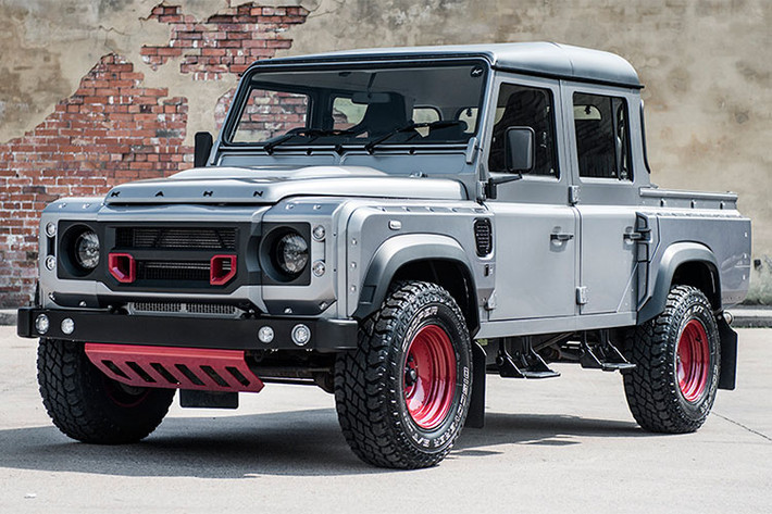 Mẫu bán tải là một phần của Land Rover Defender thế hệ mới dự kiến ra mắt cuối năm nay nhân dịp kỷ niệm 70 năm ra đời của dòng off-road danh tiếng. Phiên bản gốc Land Rover Series từng lần đầu trình làng tại triển lãm ôtô Amsterdam ở Hà Lan vào tháng 4/1948.