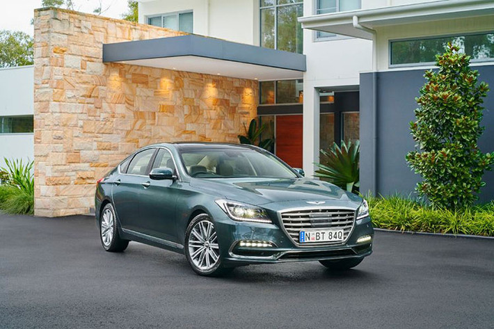 Giống như G70, mẫu xe sang Genesis G80 mới vừa được công bố tại thị trường Úc không phải phiên bản cập nhật mới (Genesis đã có kế hoạch giới thiệu G80 facelift vào tháng 9 năm nay). Khách hàng Úc có thể mua G80 theo hai cấu hình: 3.8 cơ sở và 3.8 Ultimate.