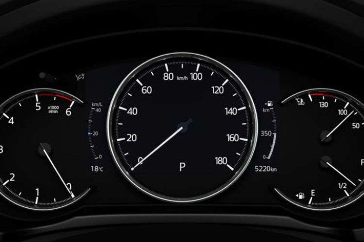 Ngoài ra, Mazda CX-5 2019 tại thị trường Nhật Bản còn có động cơ diesel SkyActiv-D 4 xi-lanh, tăng áp, dung tích 2,2 lít, tạo ra công suất tối đa 172 mã lực và mô-men xoắn cực đại 420 Nm. Sức mạnh được truyền tới bánh thông qua hộp số 6 cấp. Điều này giúp nó là mẫu xe duy nhất trong phân khúc crossover cỡ C tại Nhật Bản có phiên bản số sàn.