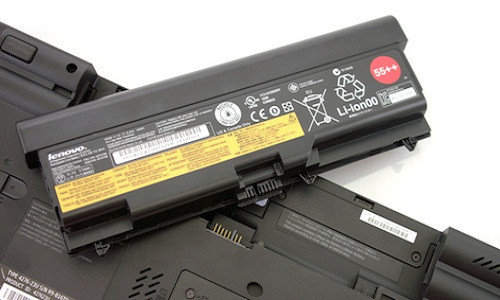 Lưu ý, trước khi tháo ra nên sạc pin đầy từ 1/2 đến đầy hẳn trước khi tháo. Ảnh: BI.