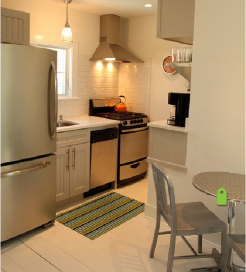 Bàn ăn nhỏ dễ dàng di chuyển phù hợp cho 3-4 người ăn rất tiện dụng. Ảnh: Houzz.