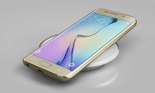Năm 2015, Samsung khiến cả thế giới ngỡ ngàng khi trình làng bộ đôi Galaxy S6 và S6 Edge với thiết kế kim loại kết hợp chất liệu kính sang trọng. Ảnh: Samsung.
