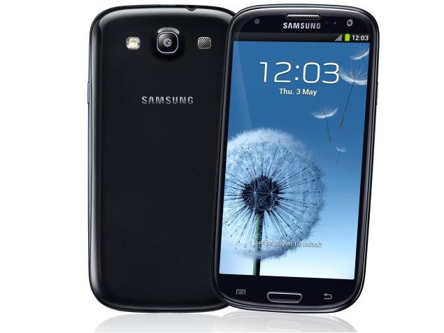 Tháng 5/2012, Samsung Galaxy S3 trình làng với thiết kế bốn cạnh bo tròn mềm mại, khác hẳn hai thế hệ trước. Đặc biệt, đây là smartphone đầu tiên của Samsung được trang bị trợ lý ảo S-Voice. Ảnh: NDTV Gadgets.