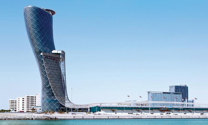 Tòa tháp chọc trời ở Abu Dhabi, Capital Gate cao 160m, với 35 tầng. Ảnh: Capital Gate.