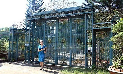 Dù gặp phải nhiều tai tiếng trong cuộc sống kèm các phát ngôn gây sốc, nhưng không ai có thể phủ nhận rằng Lâm Chi Khanh là người "nói được, làm được" trong các ngôi sao showbiz Việt.
