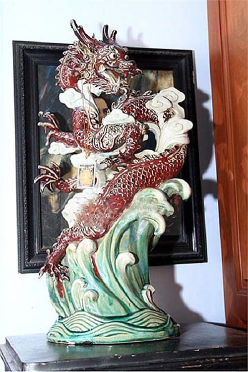 Sau khi phẫu thuật và lột xác thành một nàng “công chúa”, Lâm Chi Khanh trở thành cái tên "nổi như cồn". Tỉ lệ thuận với độ hot thì caste của ca sĩ này cũng một bước lên… đỉnh.