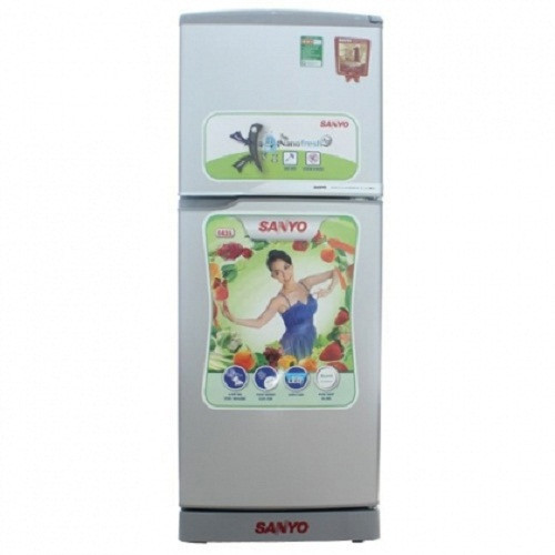 Tủ lạnh Sanyo được người tiêu dùng lựa chọn bởi thiết kế mẫu mã đa dạng phù hợp với nhu cầu của nhiều đối tượng. Tủ lạnh Sanyo SR-145RN/SS 143 lít có chức năng diệt khuẩn và khử mùi công nghệ Nano Fresh Ag+. Ảnh: Mediamart.