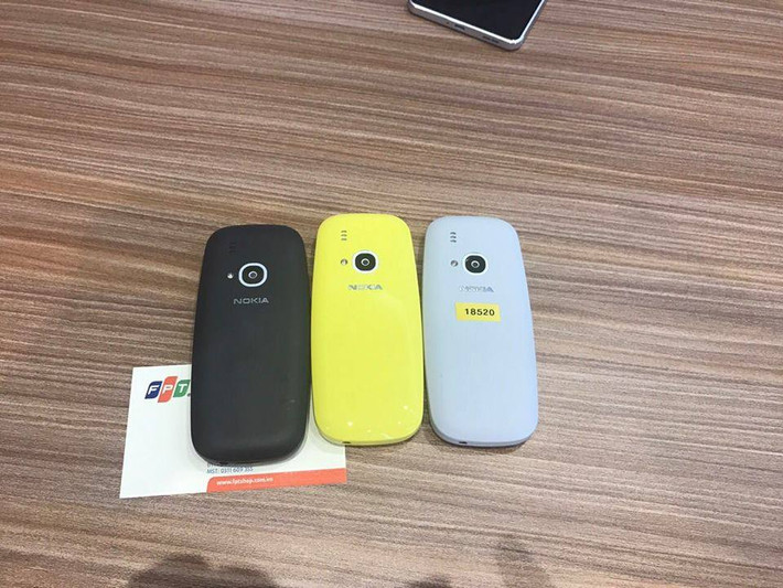 Nokia 3310 phiên bản 2017 với ba màu sắc khác nhau. Ảnh: FPt.