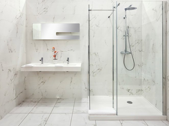 Việc lựa chọn cách ốp gạch và viền nhà vệ sinh phụ thuộc vào kích thước của phòng tắm. Những căn phòng rộng nên chọn gạch ốp ngang, còn nếu muốn tăng chiều cao thì sử dụng gạch dọc. Ảnh: Gachtrungdo.