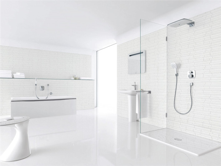 Bên cạnh các yếu tố cơ bản, khi chọn gạch ốp lát phòng tắm cần lưu ý đến độ phản chiếu ánh sáng và độ bóng của gạch. Ảnh: Naturalnina.