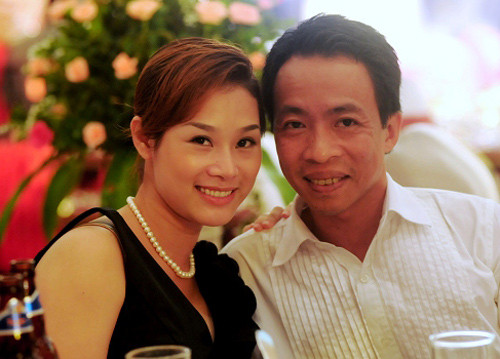 Ca sĩ Việt Hoàn và vợ, Mc Hoa Trần