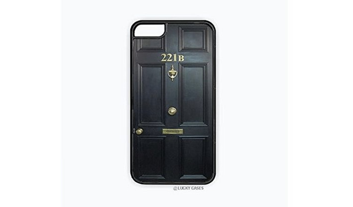 Ốp lưng điện thoại mang dáng dấp của cửa phòng. Ảnh: Hongkiat.