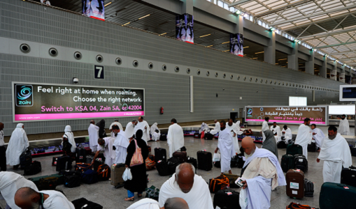 Mùi hôi bốc ra từ nhà vệ sinh khiến du khách ngán ngẩm. Ảnh: Airports.