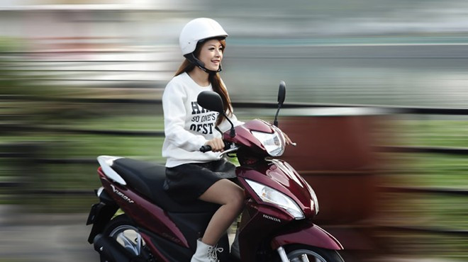 Cuối cùng, đừng quên lái thử xe. Một chiếc xe máy hoạt động tốt sẽ cho bạn cảm giác vận hành ổn định, êm ái, an toàn và chắc chắn. Ảnh: Vespalx.