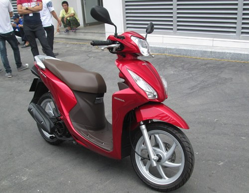 Sau đó, hãy nổ máy và để xe chạy ở chế độ garanti. Bất cứ bộ phận nào trong động trục trặc cũng đều phát ra tiếng động lạ khi động cơ vận hành. Ảnh: Xemaycu.