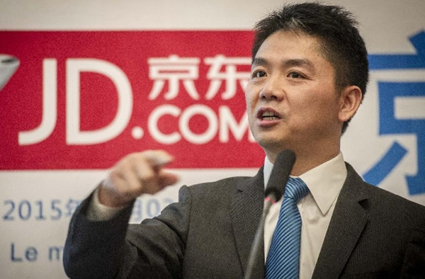 Năm 2004, ông đóng cửa hàng và chuyển sang lập sàn thương mại điện tử JD.com. Ảnh: China Daily