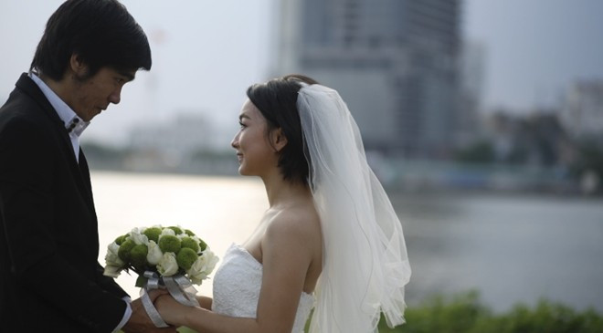 Khung cảnh lãng mạn của cặp đôi tại bờ sông quận 2 - nơi chứng kiến nhiều kỷ niệm đẹp của họ trong 6 năm hẹn hò.