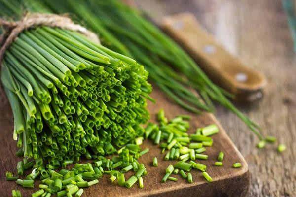 Trên 1 số trang TMĐT của Ấn Độ, hành lá thông thường được bán với giá 55 INR/kg (tương đương 17.000 đồng/kg). Ảnh: Internet