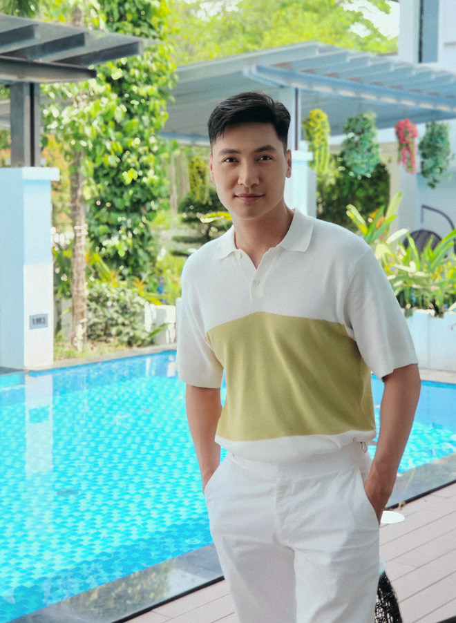Mạnh Trường đang là cái tên cực hot khi thủ vai chính trong bộ phim truyền hình ăn khách Hương vị tình thân. Ảnh: Facebook