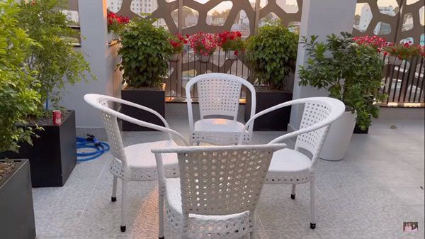 Căn nhà của Việt Hương nằm ở trung tâm TP HCM, xung quanh bao phủ nhiều cây xanh, bên trong các phòng đều rộng rãi. Ảnh: Facebook