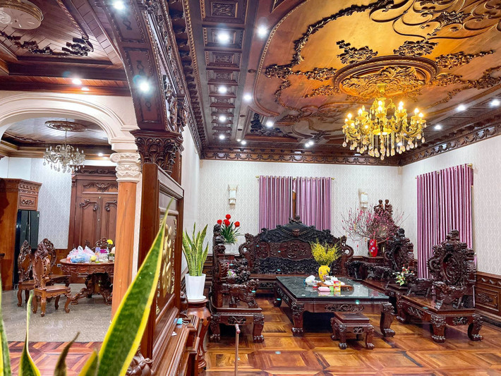 Tầng một của căn biệt thự là phòng khách, bếp ăn, phòng ngủ cho khách và khu vực để xe. Ảnh: Tri thức trẻ