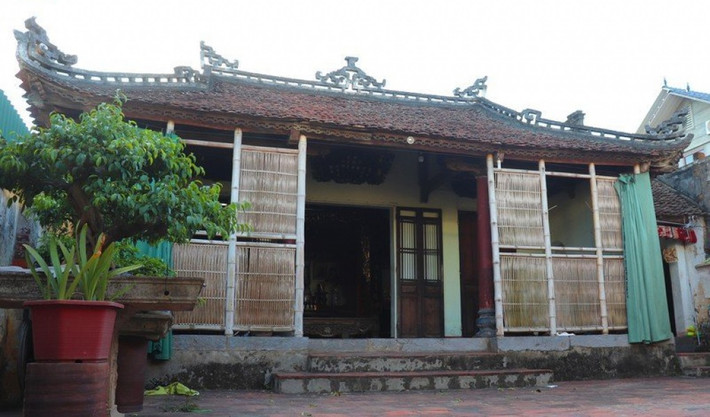 Ngôi nhà cổ có tuổi đời trên 100 tuổi ở Trường Yên (Chương Mỹ, Hà Nội) của ông Trịnh Văn Hùng nguyên bản là tường đá ong, phần mái, cột, xà bằng gỗ lim, gỗ mít và xoan đào. Ảnh: VOV