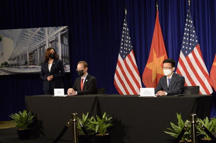 Ngày 25/8, nhân dịp Phó Tổng thống Mỹ Kamala Harris thăm Việt Nam, Lễ ký thoả thuận thuê đất để xây dựng trụ sở mới của Đại sứ quán Mỹ tại Hà Nội đã diễn ra. Ảnh: Đại sứ quán Mỹ tại Việt Nam.