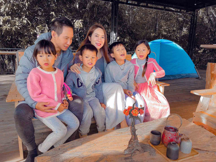 Ngoài 2 căn biệt thự triệu đô ở TP HCM, Lý Hải - Minh Hà còn có một nông trại rộng lớn ở Đà Lạt. Cứ vài tháng, cặp đôi lại đưa các con về đây vui thú điền viên, tận hưởng không khí trong lành. Ảnh: FBNV