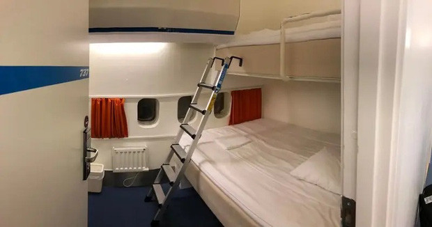 Phòng nghỉ cho khách lưu trú tại sân bay ở Airanda (Thuỵ Điển) được thiết kế mô phỏng không gian bên trong chiếc máy bay Boeing 747. Nguồn ảnh: Brightside