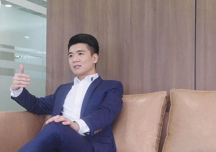 Con trai cả của Chủ tịch Tập đoàn T&amp;T - Đỗ Quang Vinh được nhận định là cậu ấm sẽ thừa kế khối tài sản kếch xù. Là cậu ấm nhà giàu nhưng thiếu gia Đỗ Quang Vinh lại chẳng hề có lối sống xa hoa. Ảnh: Internet