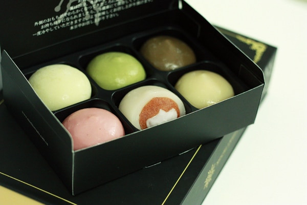 Bánh trung thu mềm như bánh mochi khiến thực khách "tan chảy". Ảnh: Abby