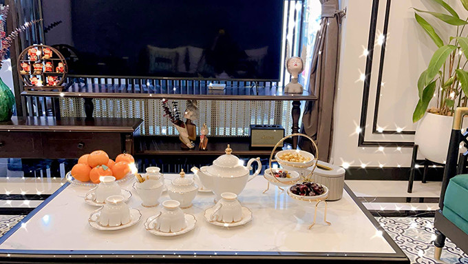 Căn hộ của Phương Oanh được thiết kế theo phong cách Indochine, kết hợp nét hoài cổ của truyền thống Á Đông và vẻ đẹp hiện đại của kiến trúc Pháp. Ảnh: Ngoisao
