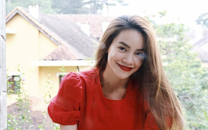 Trước khi về chung một nhà với Kim Lý, Hồ Ngọc Hà được xem là nữ ca sĩ giàu có cả về kinh nghiệm làm nghề lẫn tài sản vật chất. Ngoài ca hát, Hồ Ngọc Hà nổi bật trong rất nhiều lĩnh vực từ ca hát, người mẫu đến diễn xuất, ngồi ghế giám khảo...