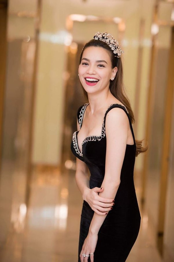 Nhiều năm qua, nữ ca sĩ là gương mặt được rất nhiều nhãn hàng "chọn mặt gửi vàng" và đã mang về những hợp đồng quảng cáo bạc tỷ.