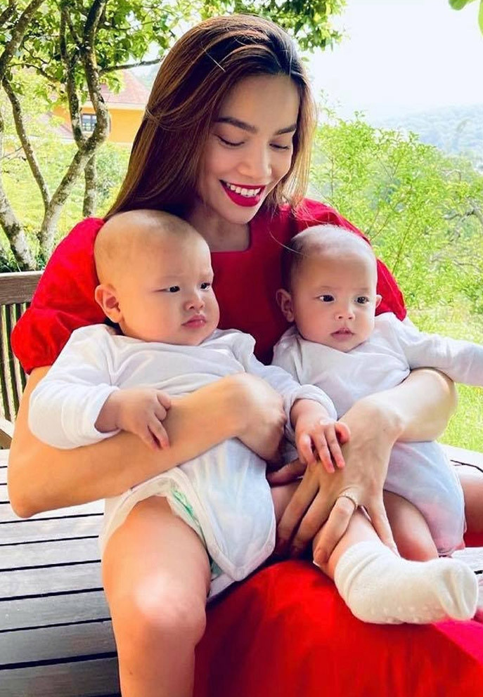 "Nữ hoàng giải trí" còn có thương hiệu mỹ phẩm riêng được người nổi tiếng lẫn công chúng đón nhận nhiệt tình.