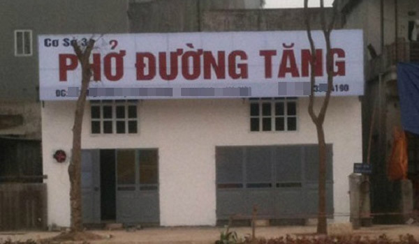 Thật lạ lùng khi Đường Tăng cũng bán phở. Ảnh: Yan