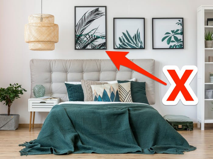 Họa tiết nhiệt đới xuất hiện quá dày đặc sẽ khiến nó mất đi sức hấp dẫn. Chuyên gia nội thất khuyên bạn nên thay thế bằng một họa tiết hiện đại hơn.