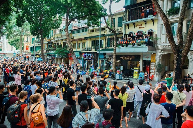 Trước đó, gia đình Tuấn Hưng – Thu Hương sống ở trong một căn nhà riêng trên phố Hàng Khay, gần Bờ Hồ. Ảnh: Dân Việt.