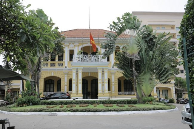 Một biệt thự cổ còn được giữ lại nguyên vẹn kiến trúc ngày đầu trên đường Nam Kỳ Khởi Nghĩa, quận 3. Ảnh: Sgtiepthi.