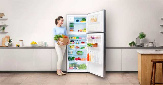 Hiện nay, một số tủ lạnh không có nút điều chỉnh lưu lượng gió này. Bạn có thể kiểm tra bảng điều khiển điện tử bên ngoài tủ. Điều chỉnh lại theo chế độ chuẩn nhất. Sau khoảng 8 tiếng thì kiểm tra lại xem ngăn mát tủ lạnh có đủ lạnh như mong muốn hay không. Nếu vẫn không đủ, bạn có thể phải tăng nhiệt độ ngăn mát lên một chút.