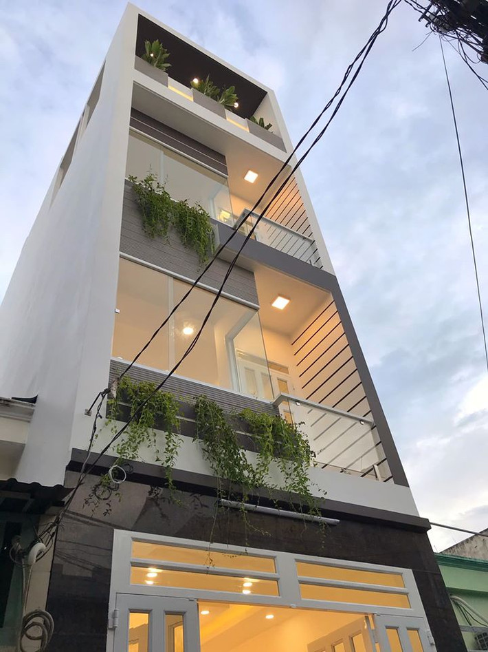 Nhà mới của MC Đại nghĩa có thiết kế ban công hiện đại.