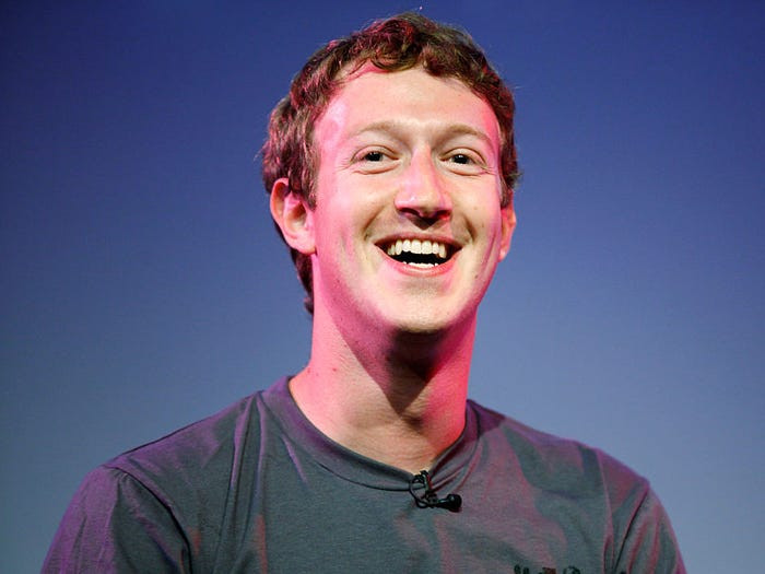 Mark Zuckerberg (35 tuổi), thành lập mạng xã hội ngay trong ký túc xá của mình tại Harvard. Với 87,9 tỷ USD, Mark Zuckerberg đang là tỷ phú giàu thứ 7 thế giới (theo Forbes). Zuckerberg chỉ phải mất 4 năm để trở thành tỷ phú.