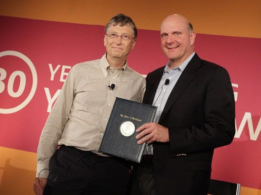 Bill Gates, 64 tuổi, thành lập công ty phần mềm khổng lồ Microsoft cùng với người bạn trung học Paul Allen vào năm 1975. Công ty này đưa Gates trở thành tỷ phú vào năm 1986. còn Steve Ballmer đảm nhận vai trò CEO Microsoft 14 năm sau khi tỷ phú Bill Gates rời khỏi vị trí này. Cả hai phải mất 12 năm để trở thành tỷ phú.
