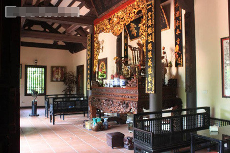 Đồ đạc trong ngôi nhà cũng sử dụng chất liệu gỗ, theo lối truyền thống của người dân vùng đồng bằng Bắc Bộ. Ảnh: Vietnamnet.
