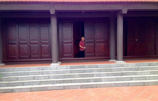 Ngoài căn nhà khang trang, hiện đại tại Hà Nội, nghệ sĩ Xuân Hinh còn có một căn nhà gỗ trị giá bạc tỷ ở quê nhà Bắc Ninh. Ảnh: Tiền phong.